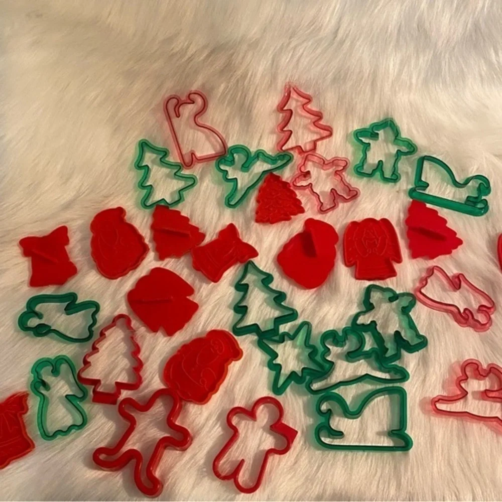 Christmas Cutters Assorted Total Of‎ 31